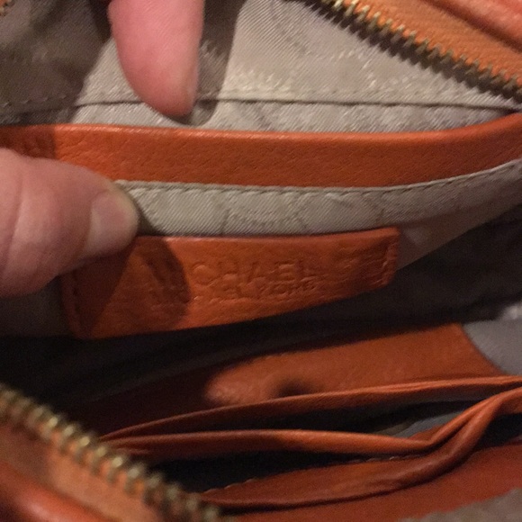 Micheal Kores purse - Picture 4 of 9